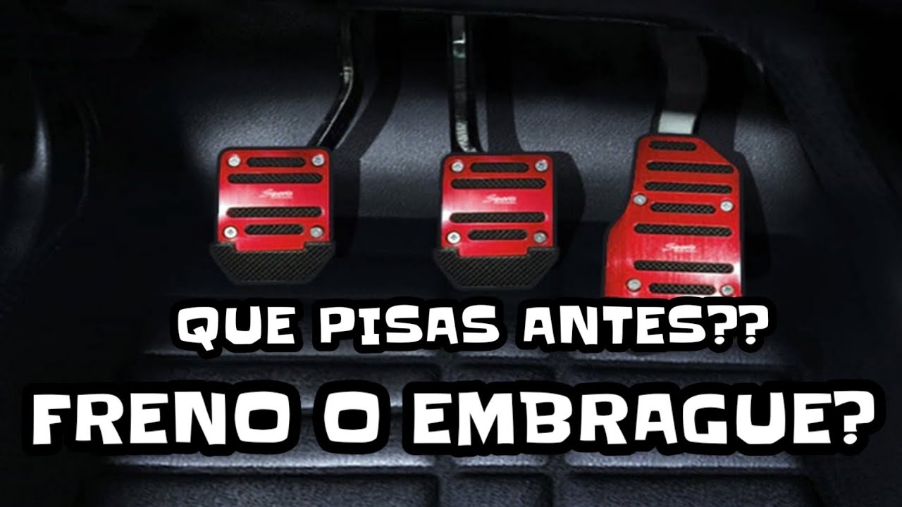 cuando pisar el embrague al frenar