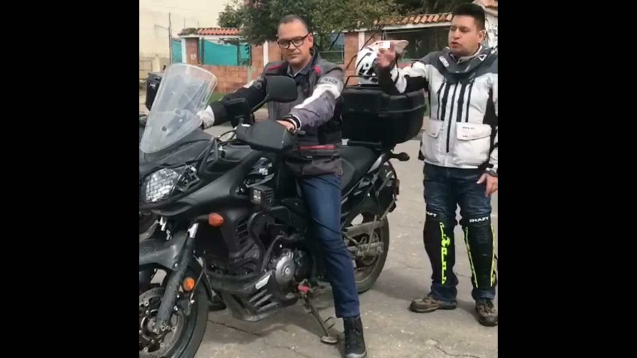 los pasajeros deben subir o bajar de un vehículo...