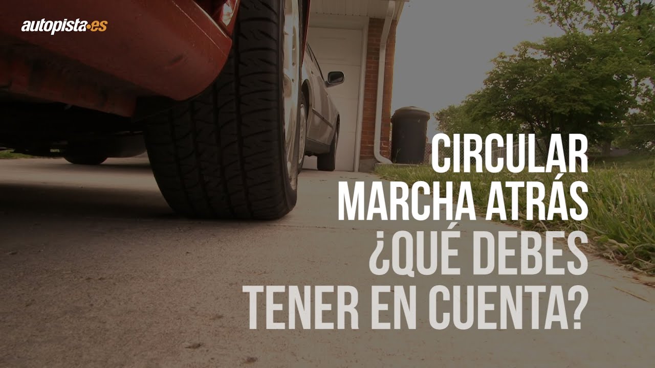 se puede circular marcha atrás en cualquier tipo de vía