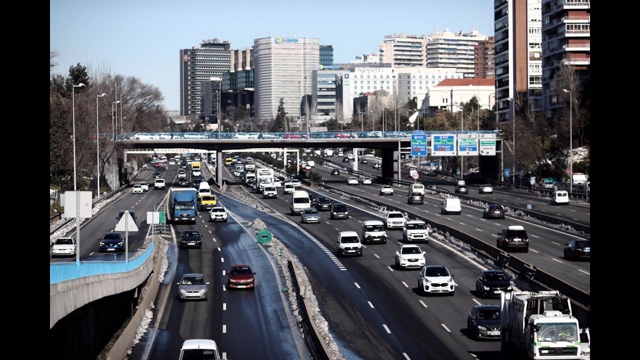 se puede circular por la m30 sin etiqueta