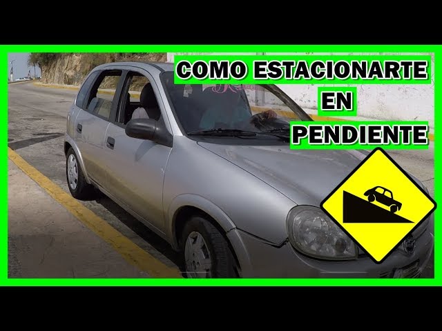 al estacionar en una pendiente descendente qué precauciones debe adoptar