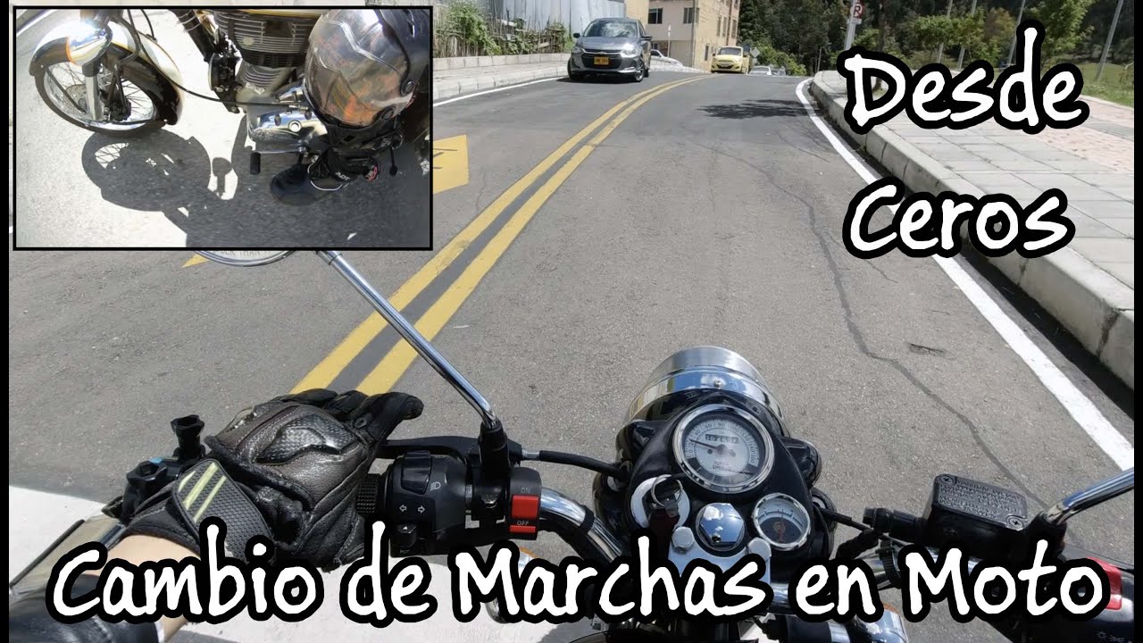 con que pie se cambia de marcha en una moto