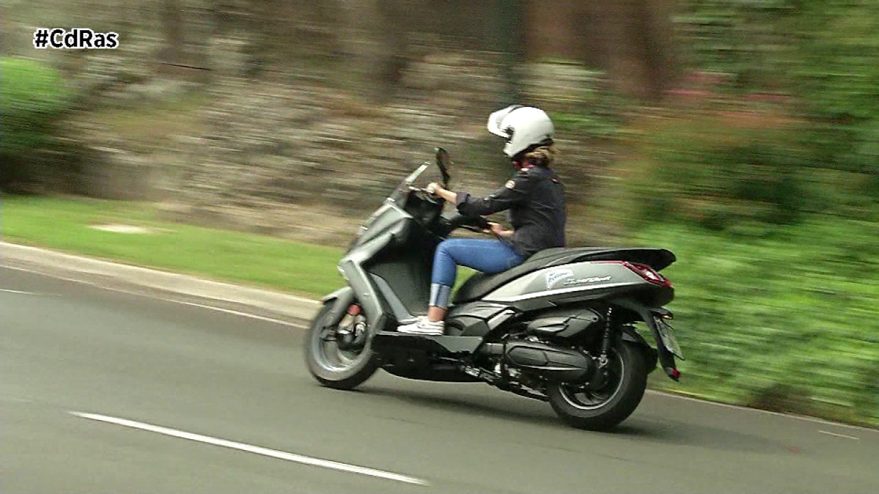 cuantas placas de matricula lleva una motocicleta