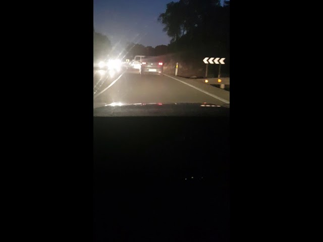 en esta curva sin visibilidad cuándo se puede adelantar