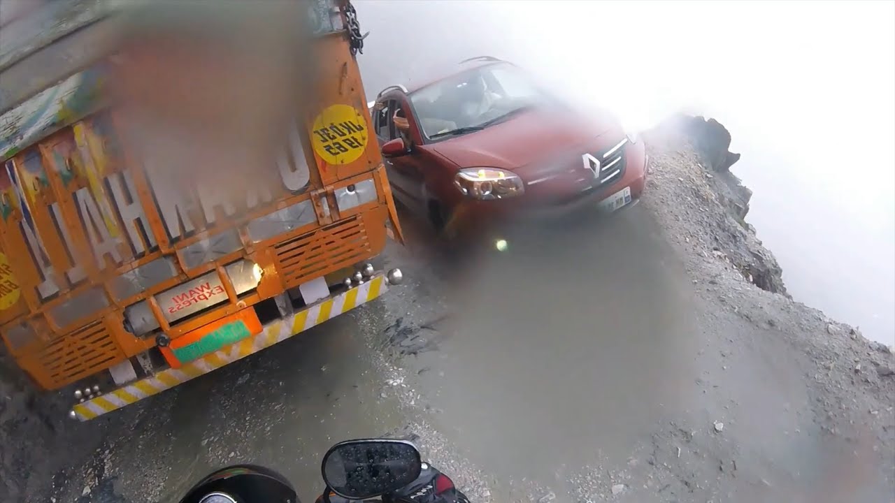 la lluvia en la calzada es más peligrosa cuando