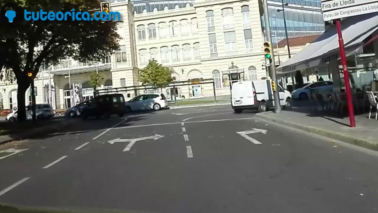 las flechas de selección de carril...