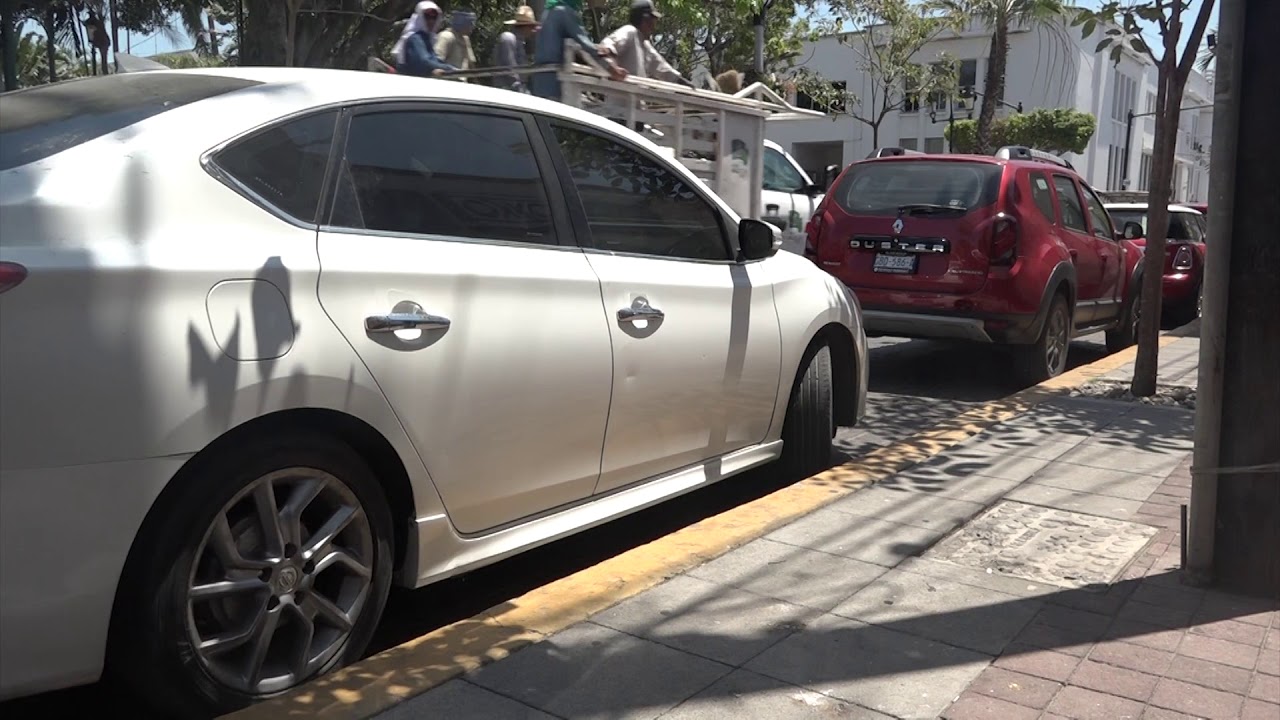 se puede aparcar en zona amarilla