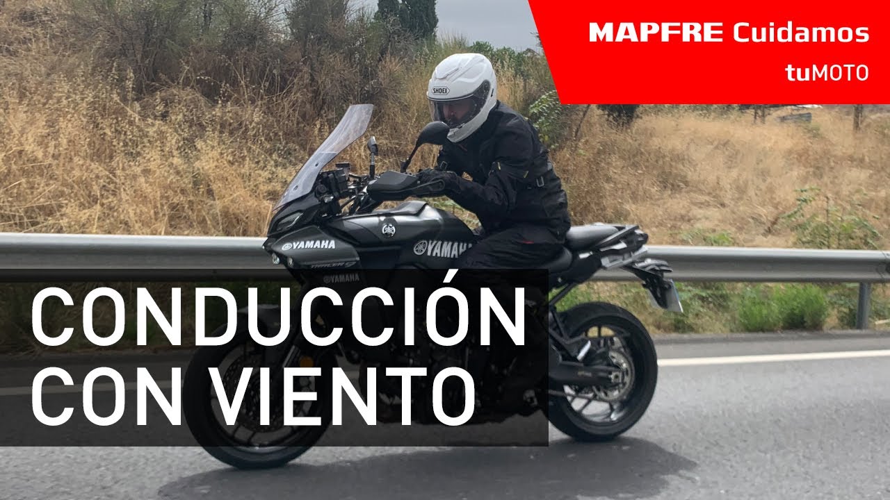 conduciendo una motocicleta cuándo es especialmente peligroso el viento