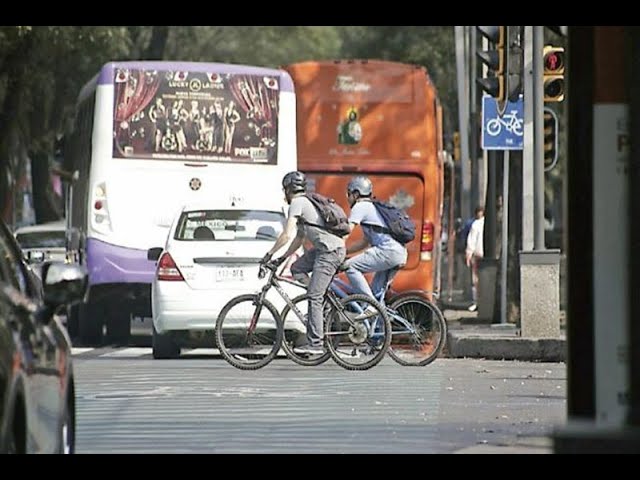 cuando haya obstáculos y ciclistas circulando deberá...
