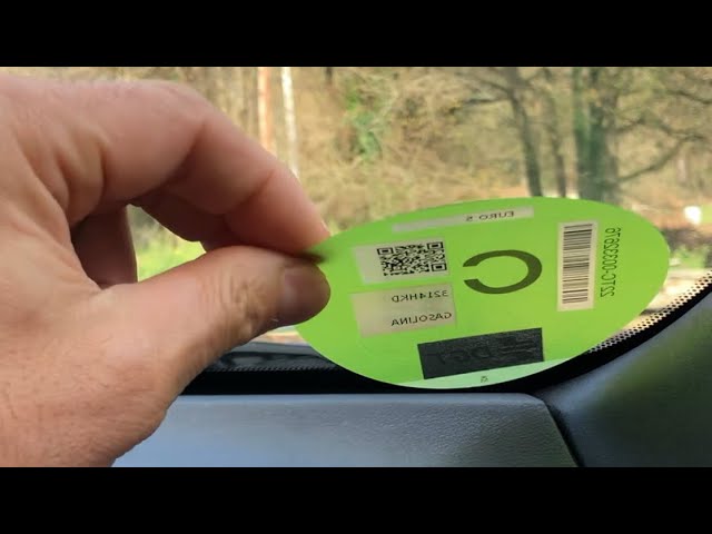 donde se pone la pegatina medioambiental en el coche