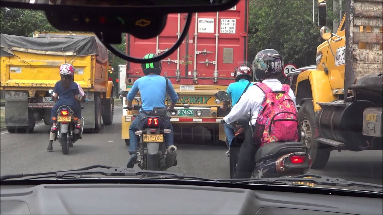 los conductores de motocicletas pueden circular en paralelo