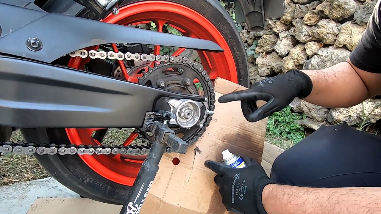 como limpiar la cadena de la moto