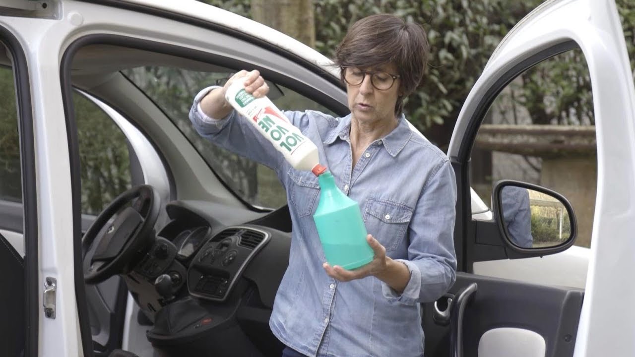 como quitar manchas de ambientador en el salpicadero del coche
