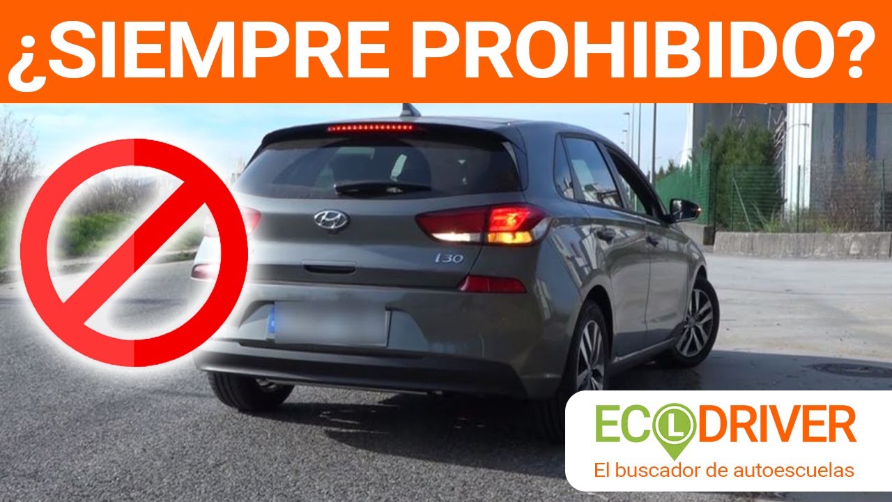 cuando se circula marcha atrás para estacionar